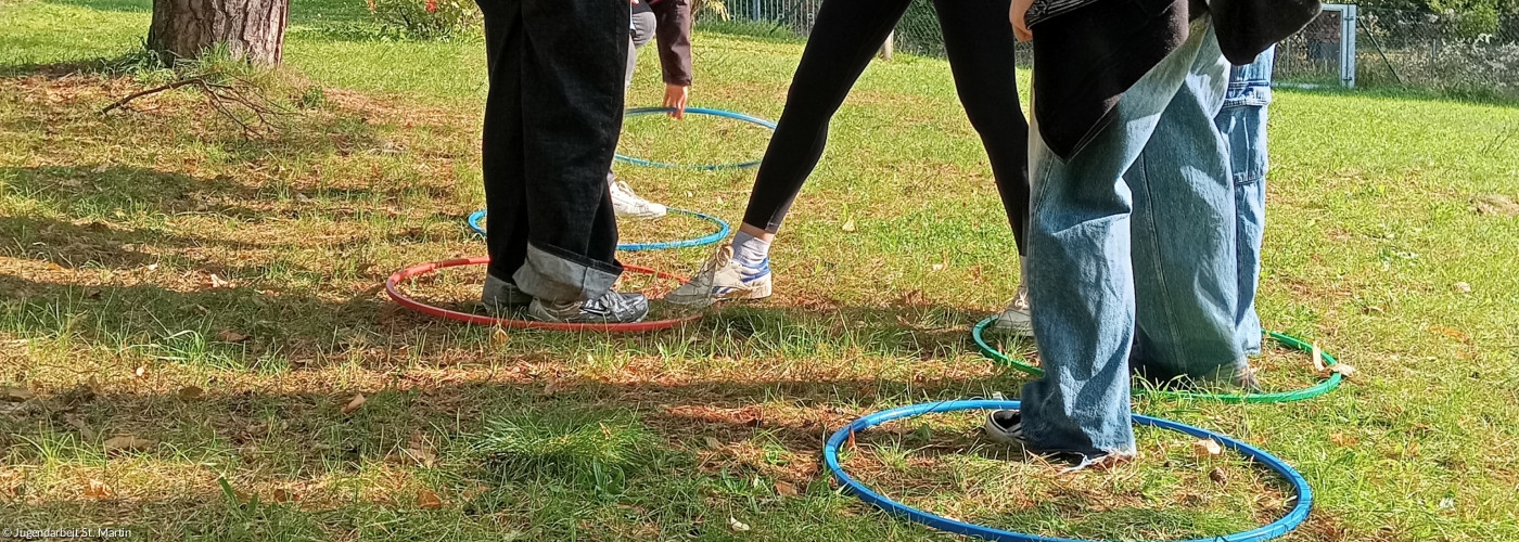 Ehrenamtliche Mitarbeiterinnen auf dem "Lavafluss"; ©: Jugendarbeit St. Martin Ehrenamtliche Mitarbeiterinnen auf dem "Lavafluss"