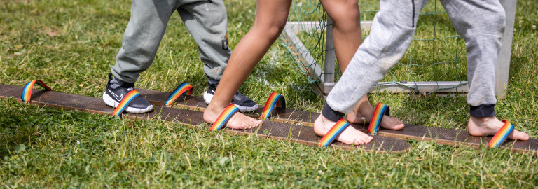 Drei Kinder mit Rasenski